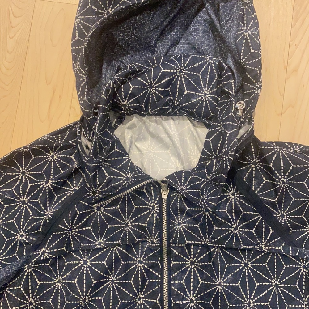 Lululemon pullover rain jacket - Picture 2 of 3
